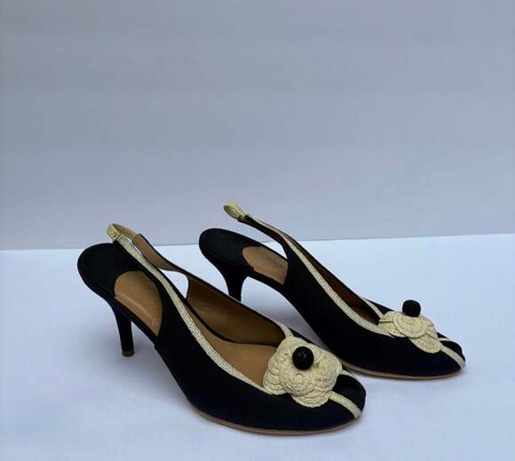 Vintage Chanel Black Canvas Camellia Flower Slingback Heels - Picture 2 of 4